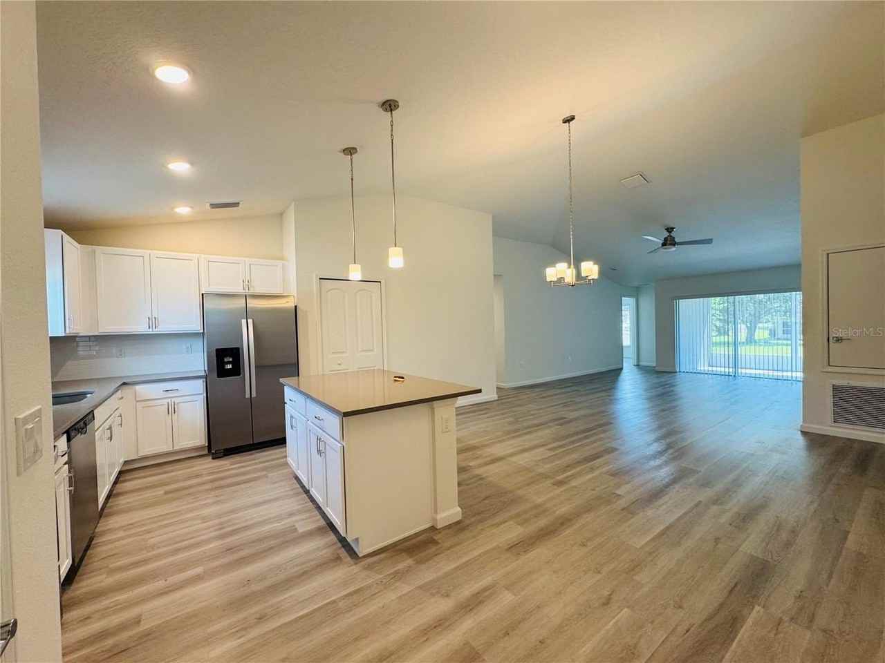72 Lancelot Dr - Photo 2 of 13