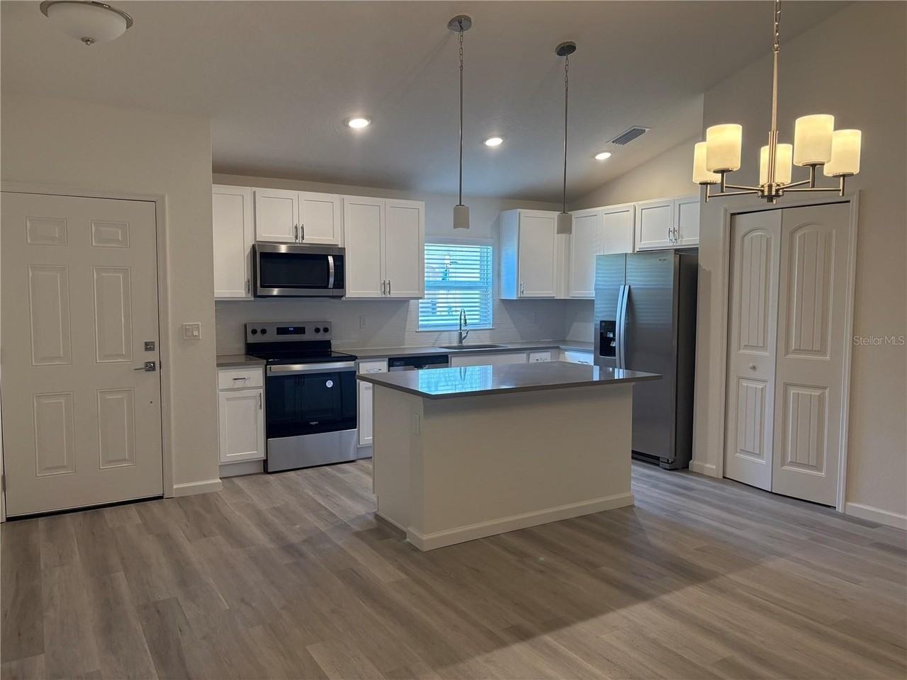 72 Lancelot Dr - Photo 3 of 13