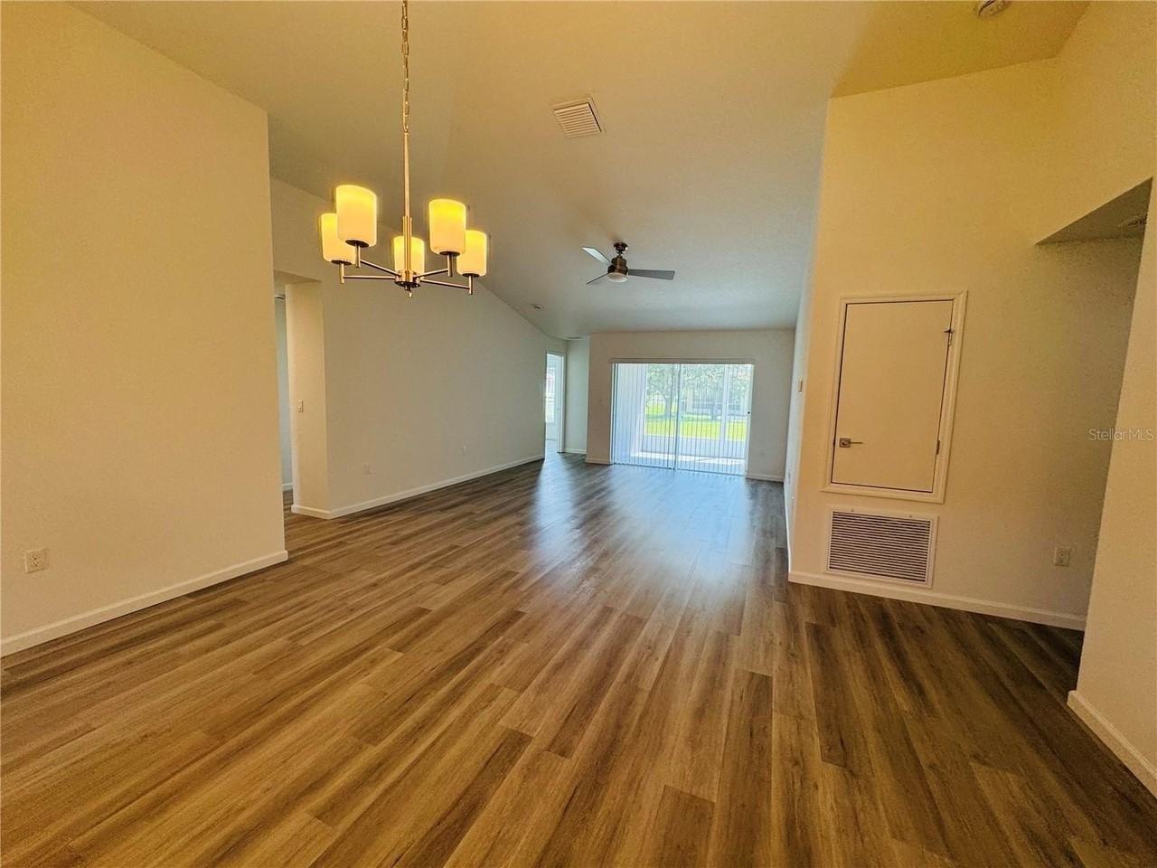 72 Lancelot Dr - Photo 4 of 13