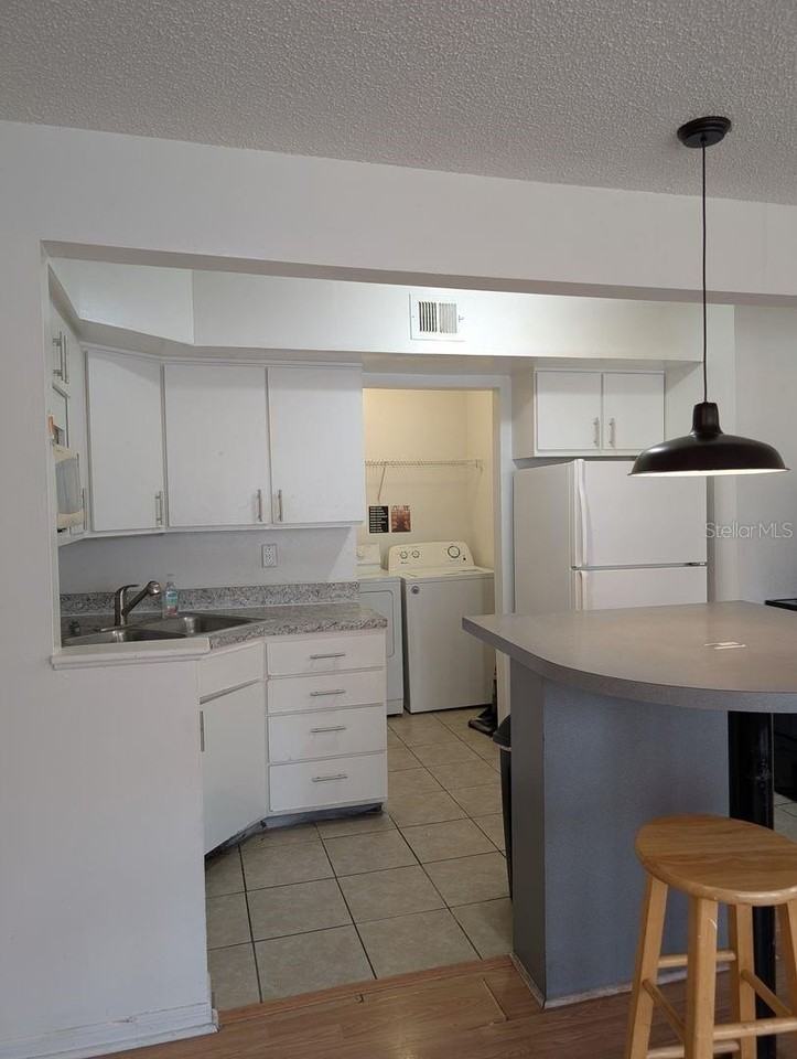 2601 Sw Archer Rd #203 - Photo 3 of 10