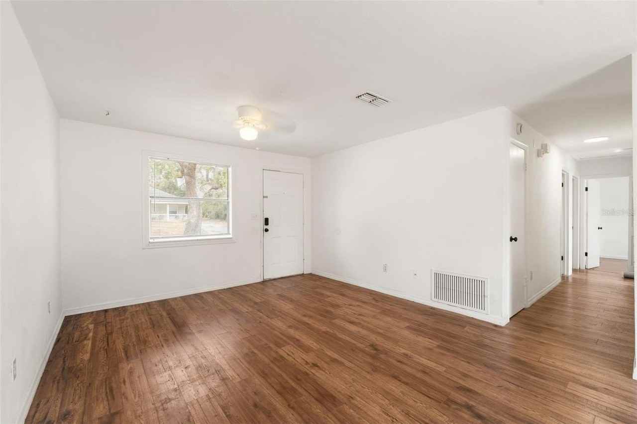 1911 Se 14th Ave - Photo 3 of 18