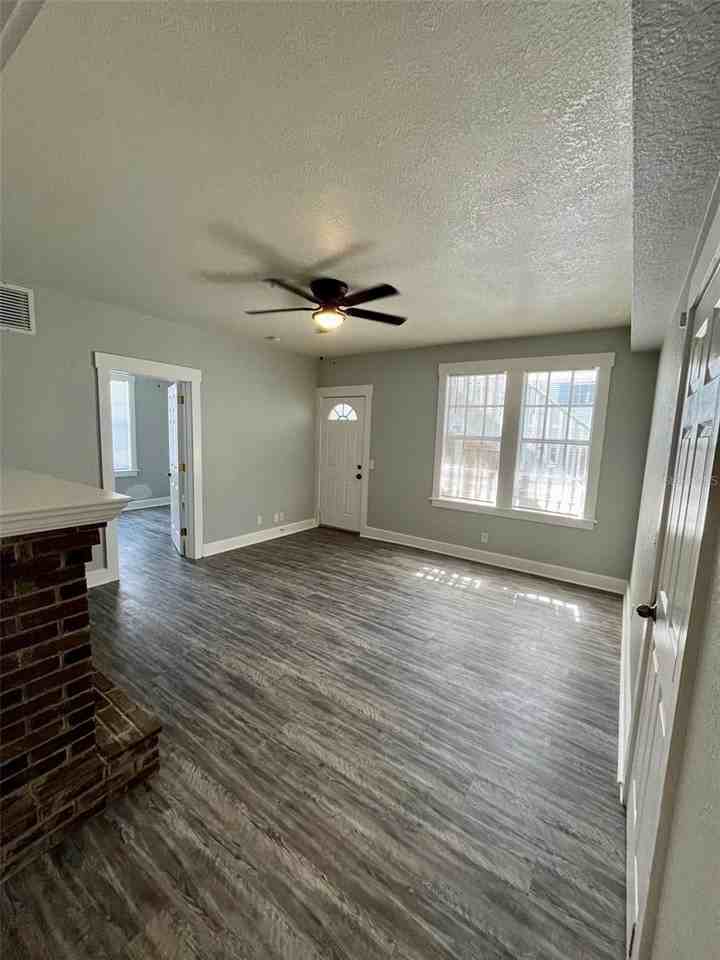644 4th Ave S - Photo 3 of 10