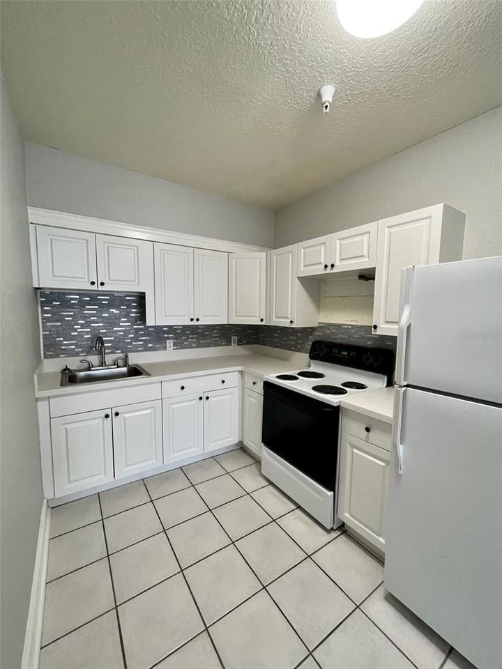 644 4th Ave S - Photo 4 of 10