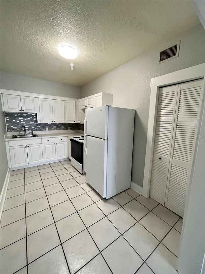 644 4th Ave S - Photo 5 of 10