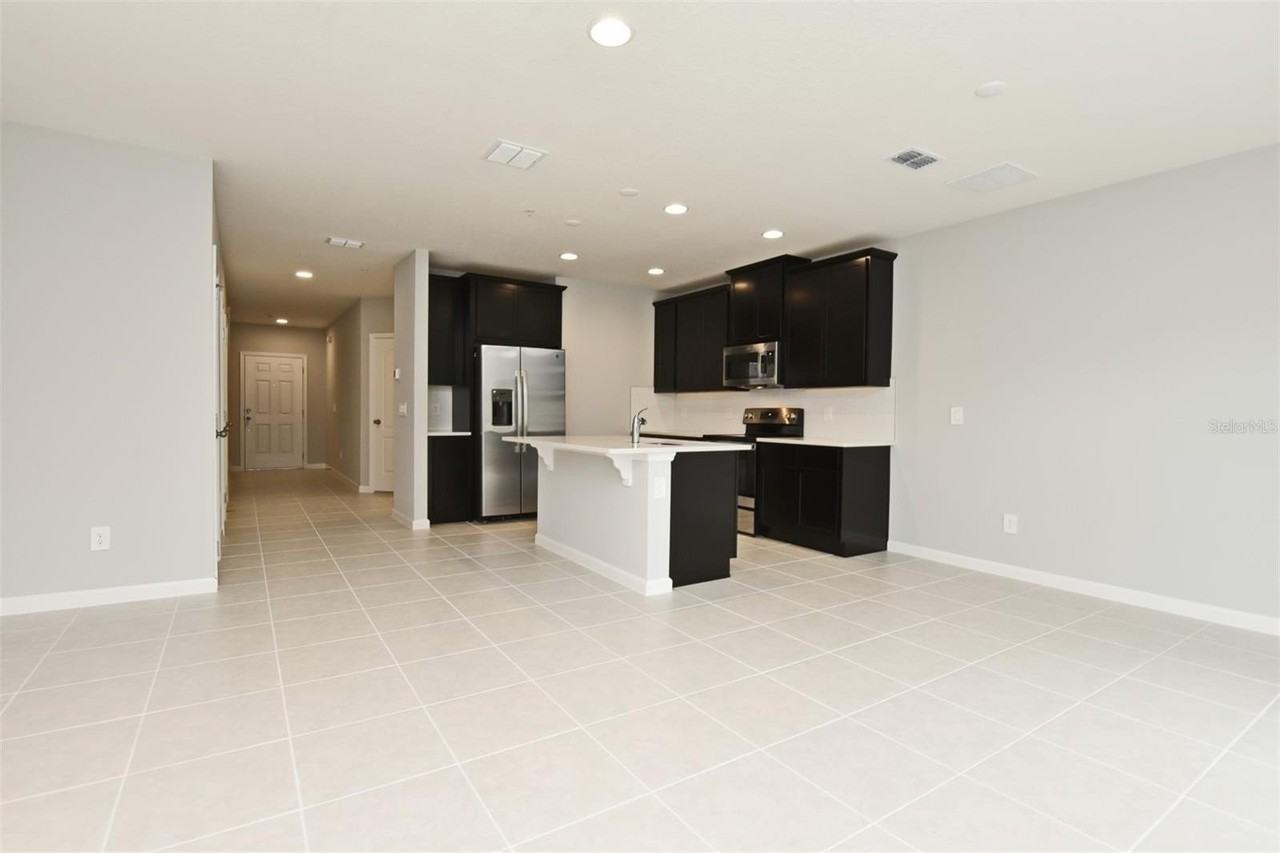 318 Cape Honeysuckle Pl - Photo 4 of 40