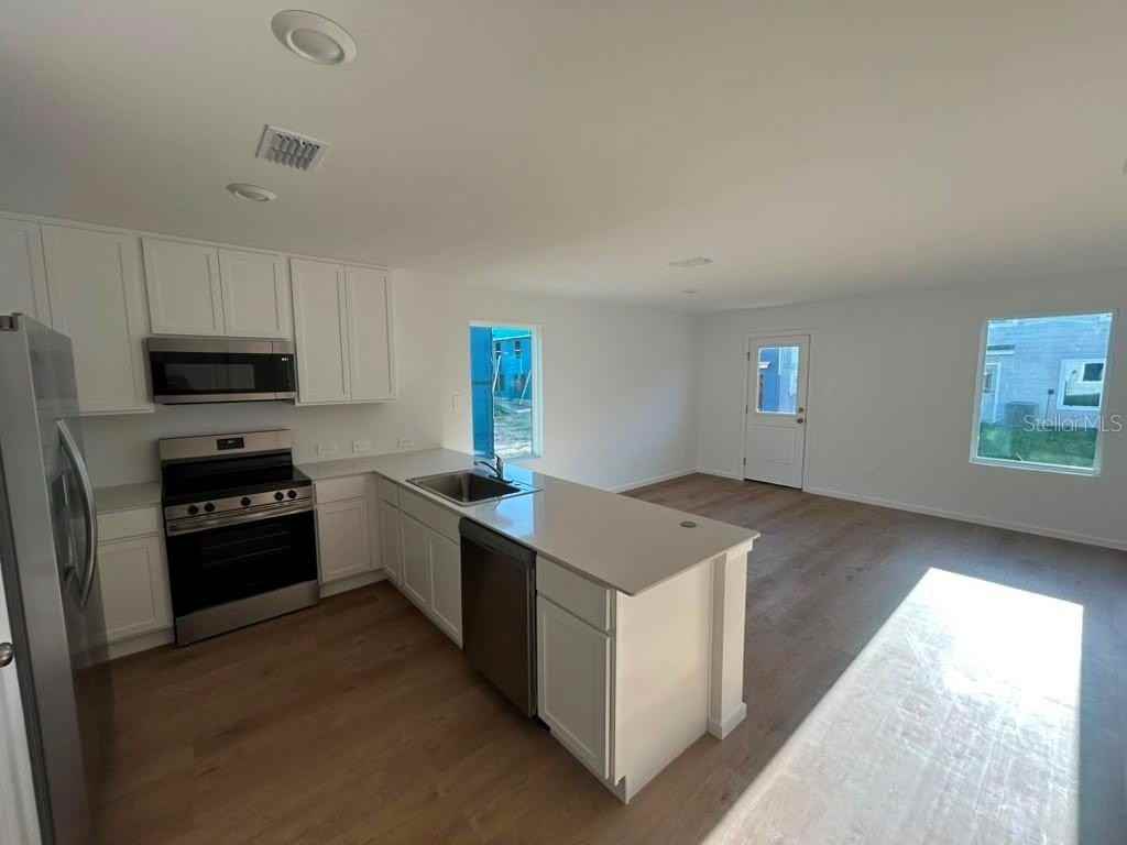 1554 Plank Pl - Photo 3 of 17