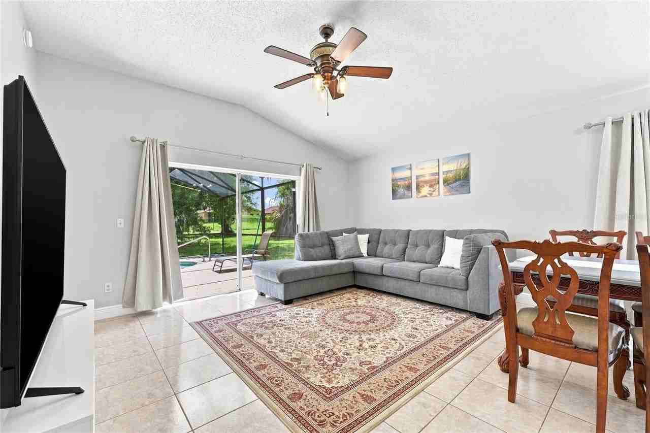 2537 Chatham Cir - Photo 4 of 28