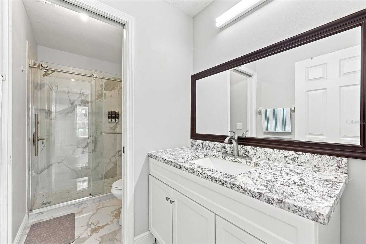 2537 Chatham Cir - Photo 5 of 28