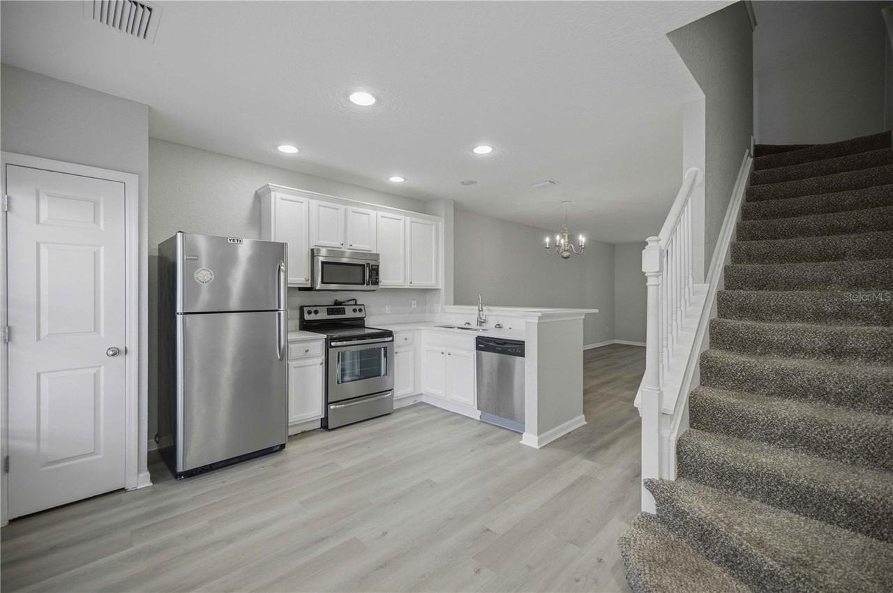 4439 Sw 49th Ave - Photo 3 of 31