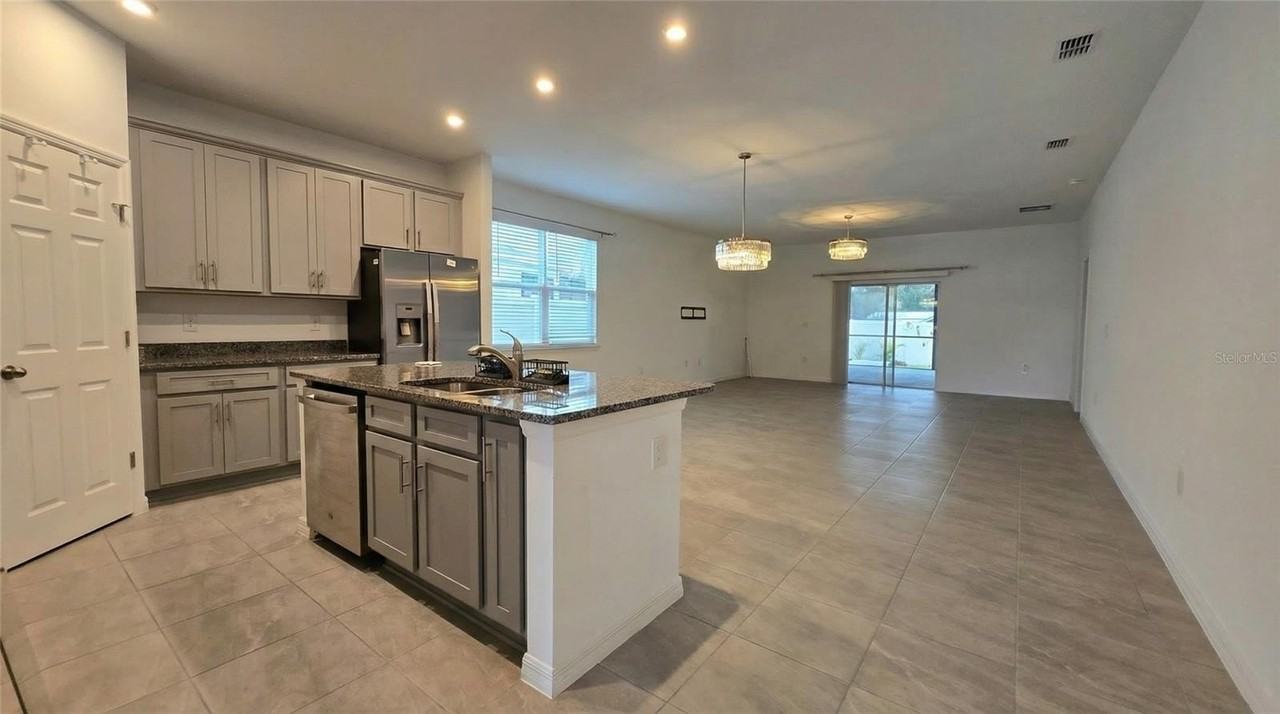 693 CROWN ROSE Drive - Photo 7 of 30