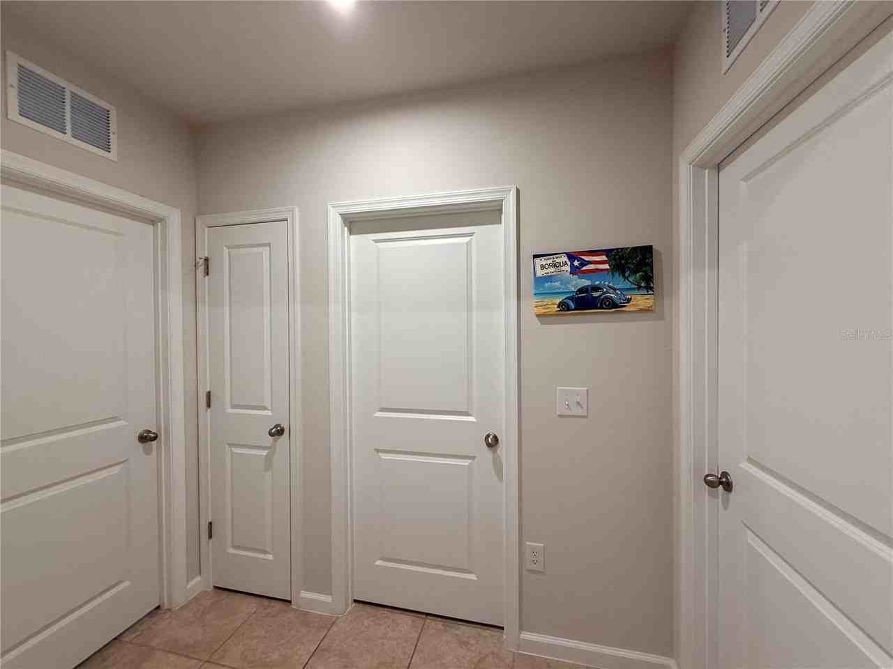 1169 Lexington Ln - Photo 3 of 20