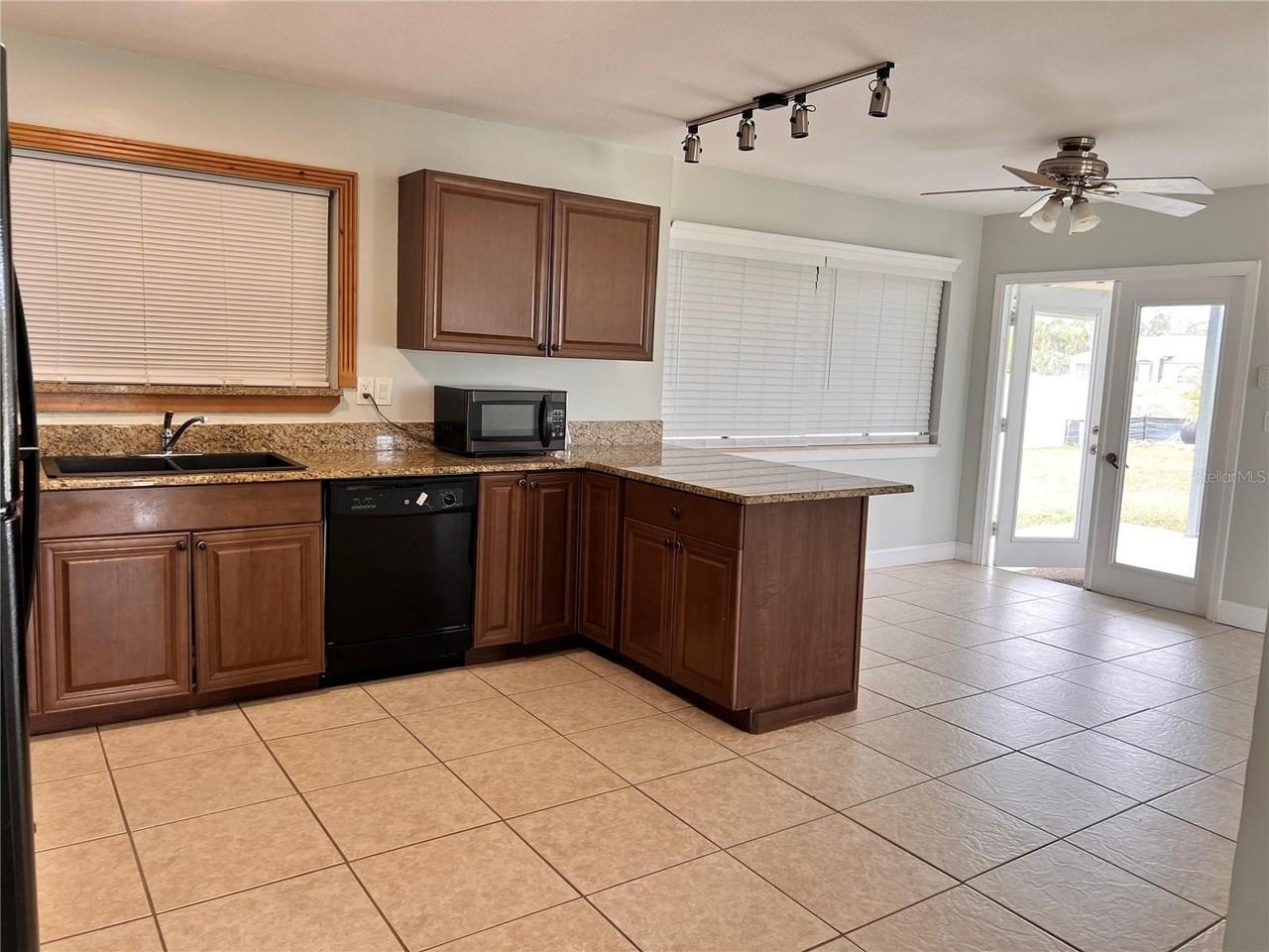 1299 Birchcrest Blvd - Photo 2 of 15