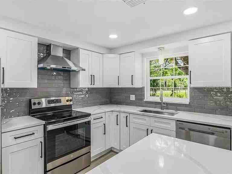 39252 Heights Ave - Photo 5 of 12