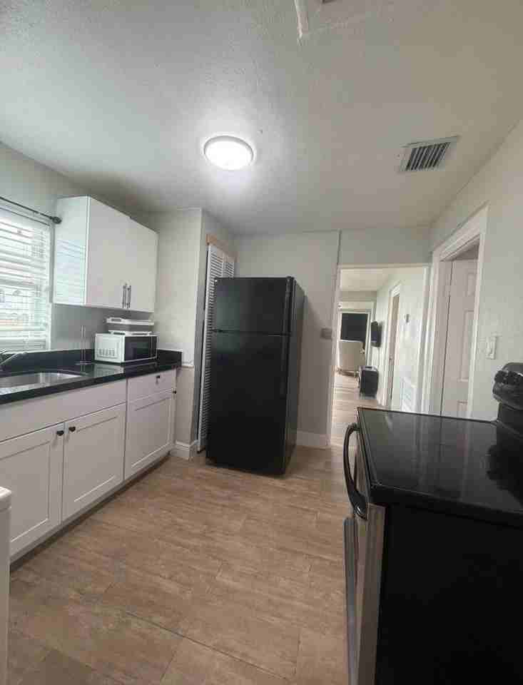 Nw 21st Ave - Photo 3 of 8