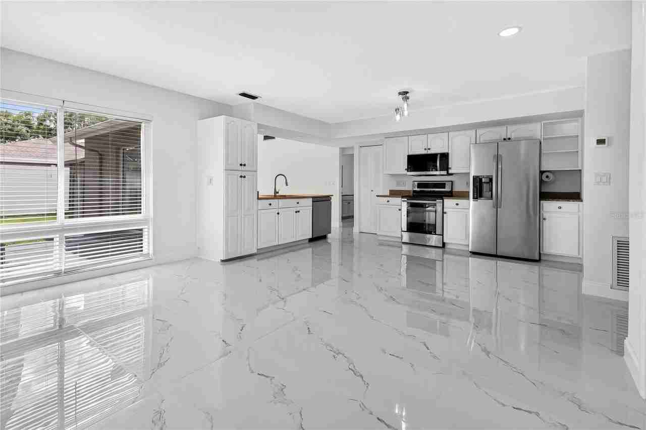 6747 Deer Pond Ln N - Photo 4 of 27