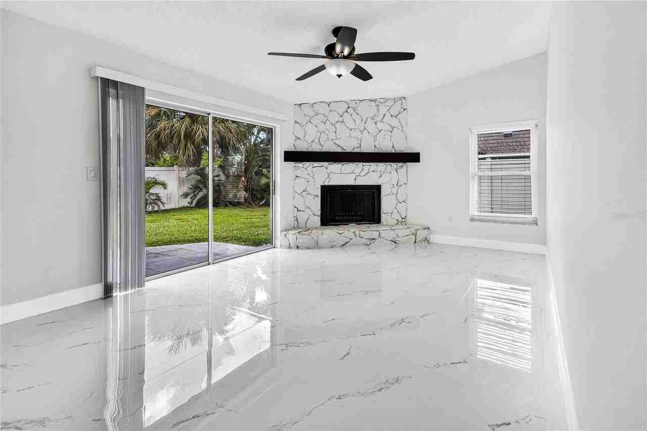 6747 Deer Pond Ln N - Photo 7 of 27