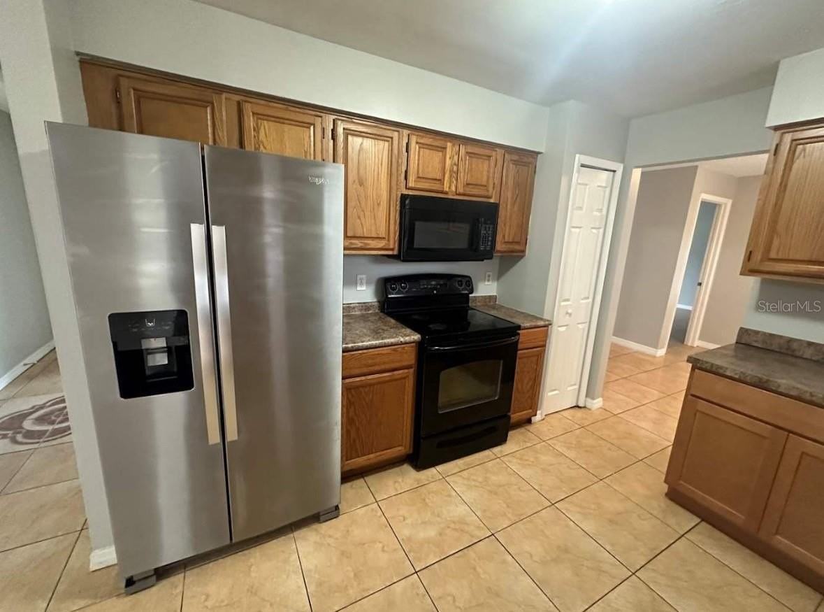 1746 Meredith Ave - Photo 3 of 10