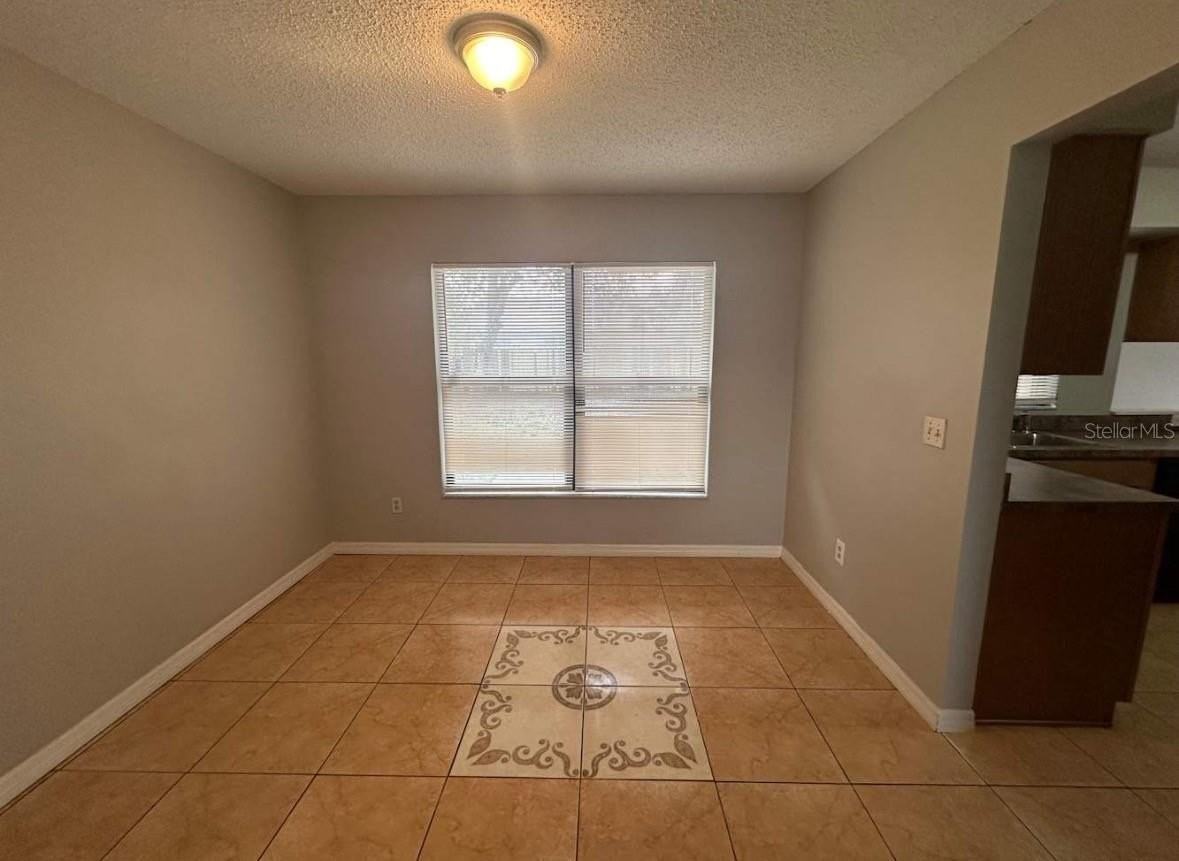 1746 Meredith Ave - Photo 4 of 10