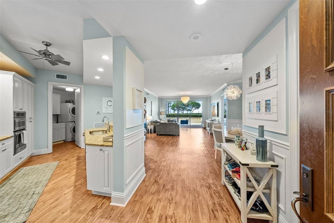 470 Mandalay Ave #303 - Photo 5 of 50