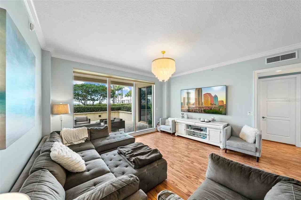 470 Mandalay Ave #303 - Photo 7 of 50