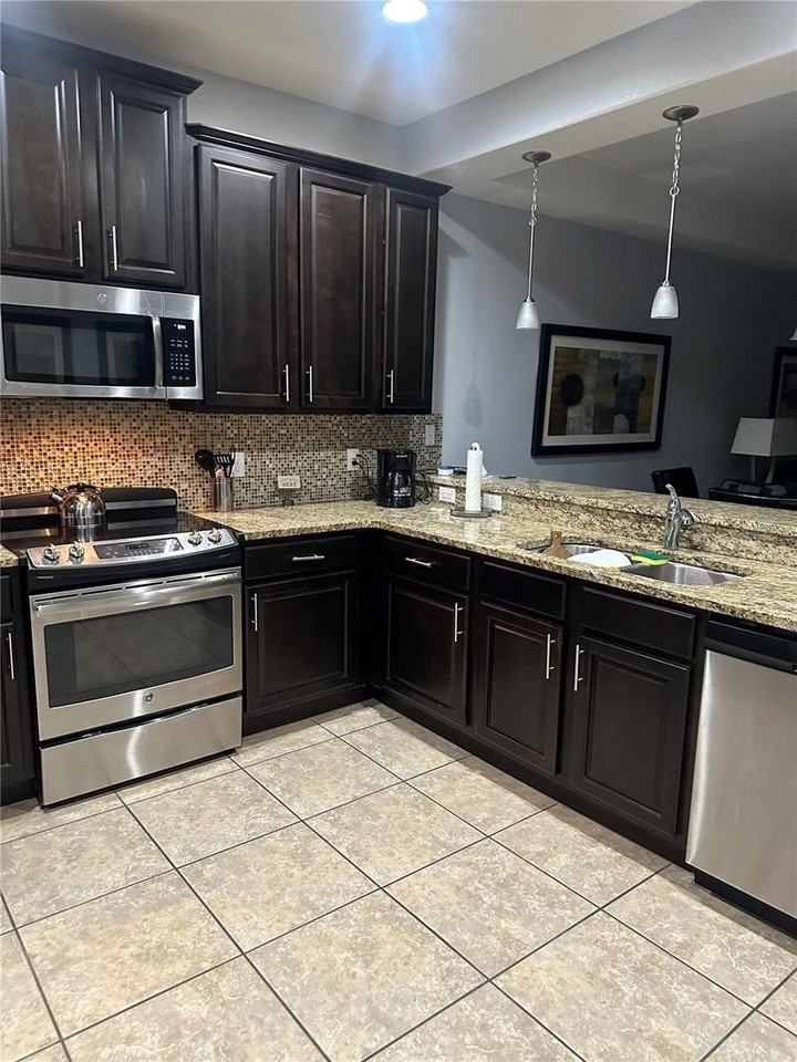 8157 Roseville Blvd - Photo 4 of 21