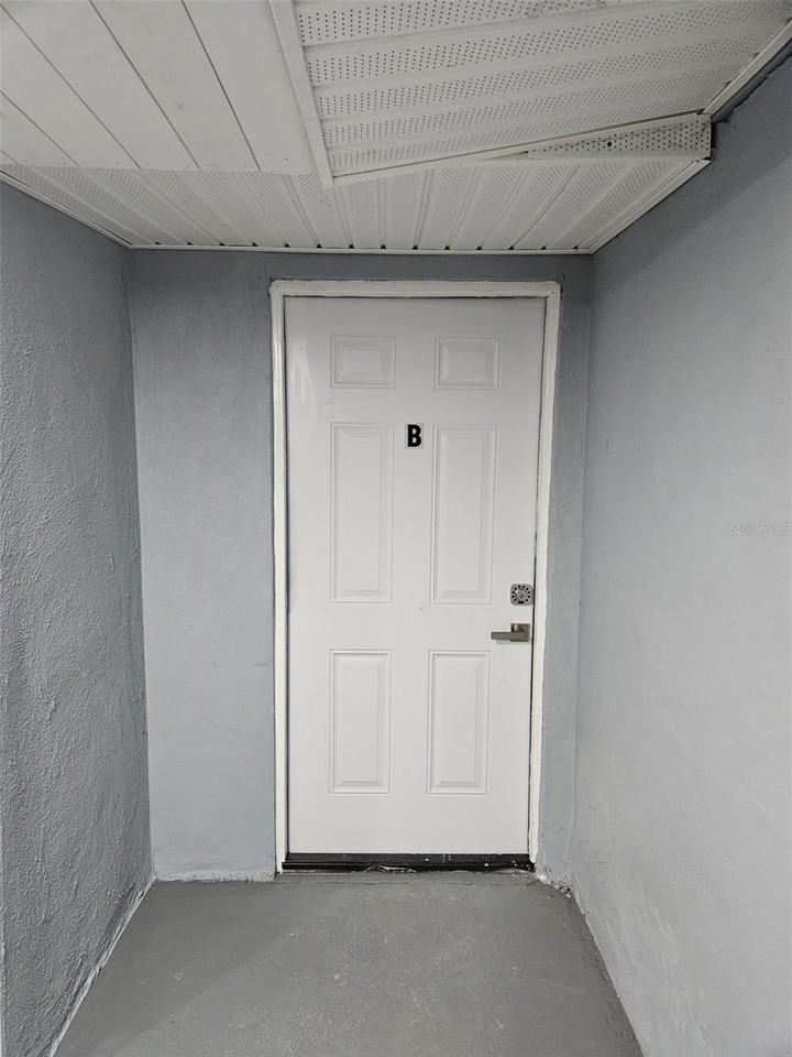 1953 W Skyline Dr - Photo 2 of 12
