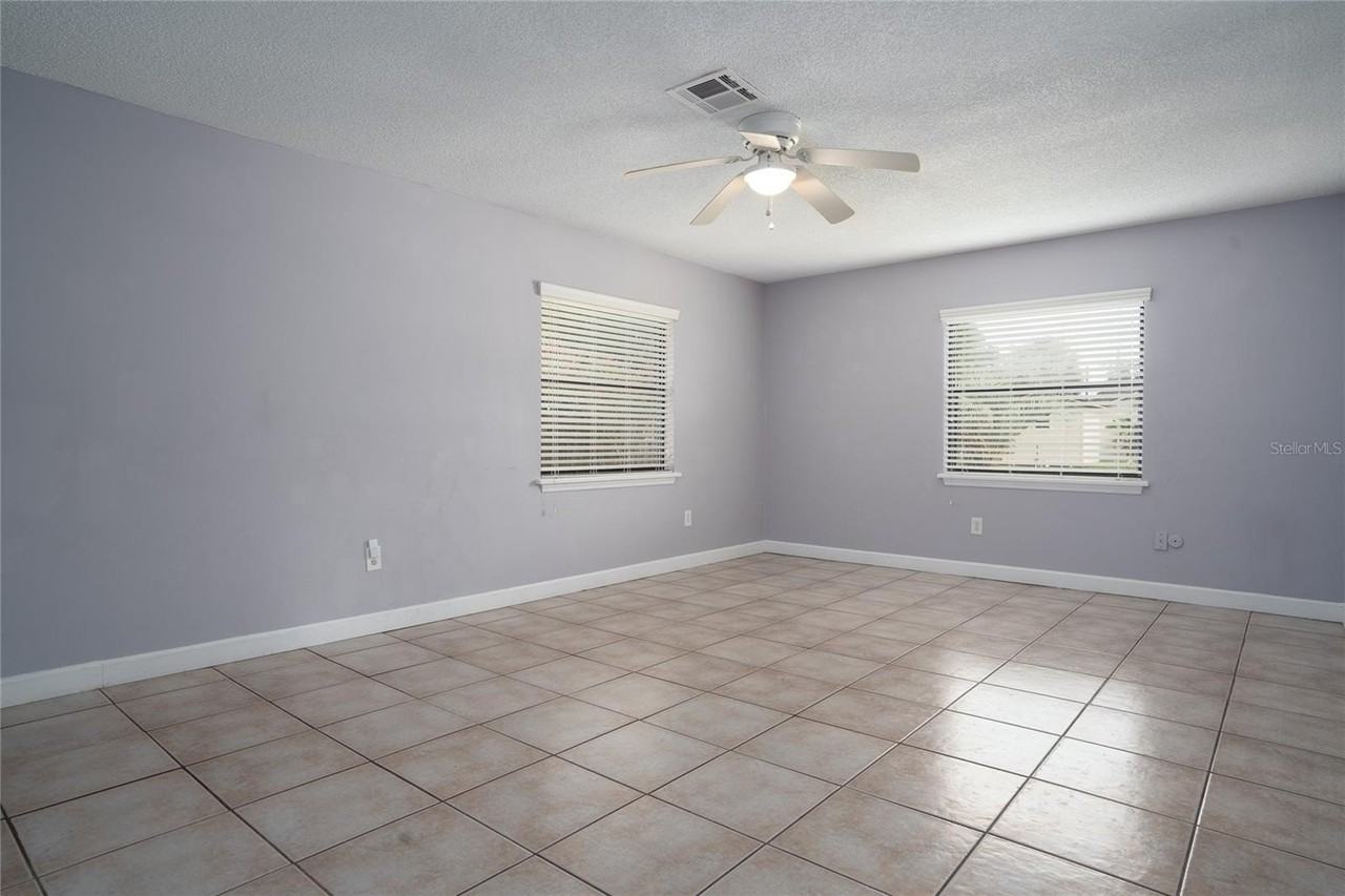 437 E Oakwood Ave - Photo 3 of 20