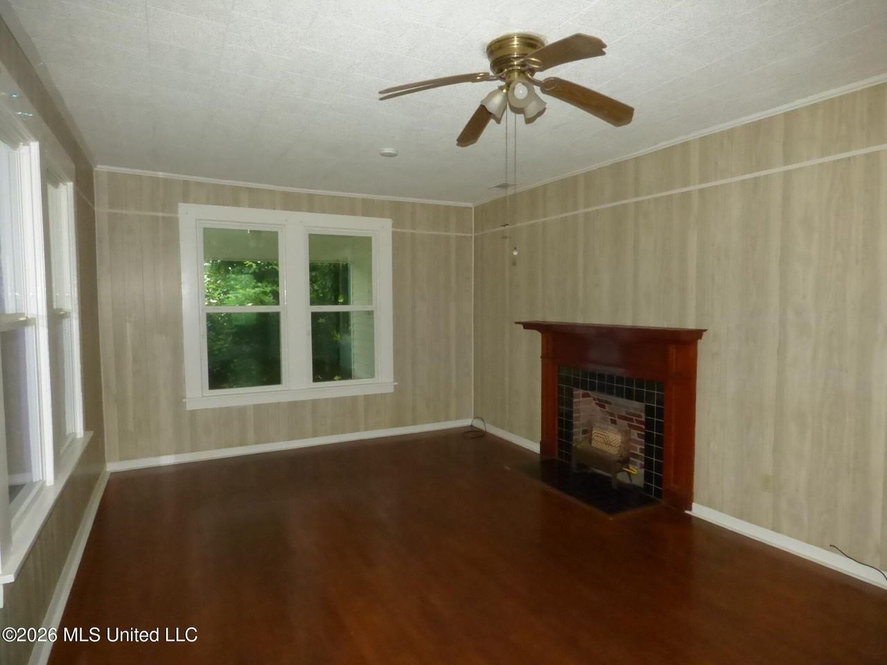321 Minnesota Ave - Photo 2 of 17