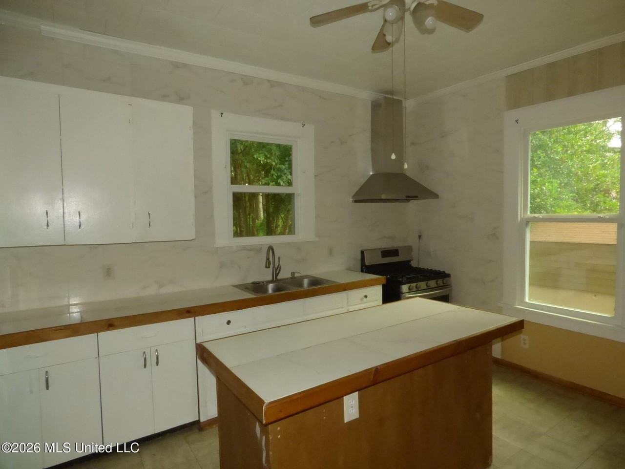 321 Minnesota Ave - Photo 3 of 17