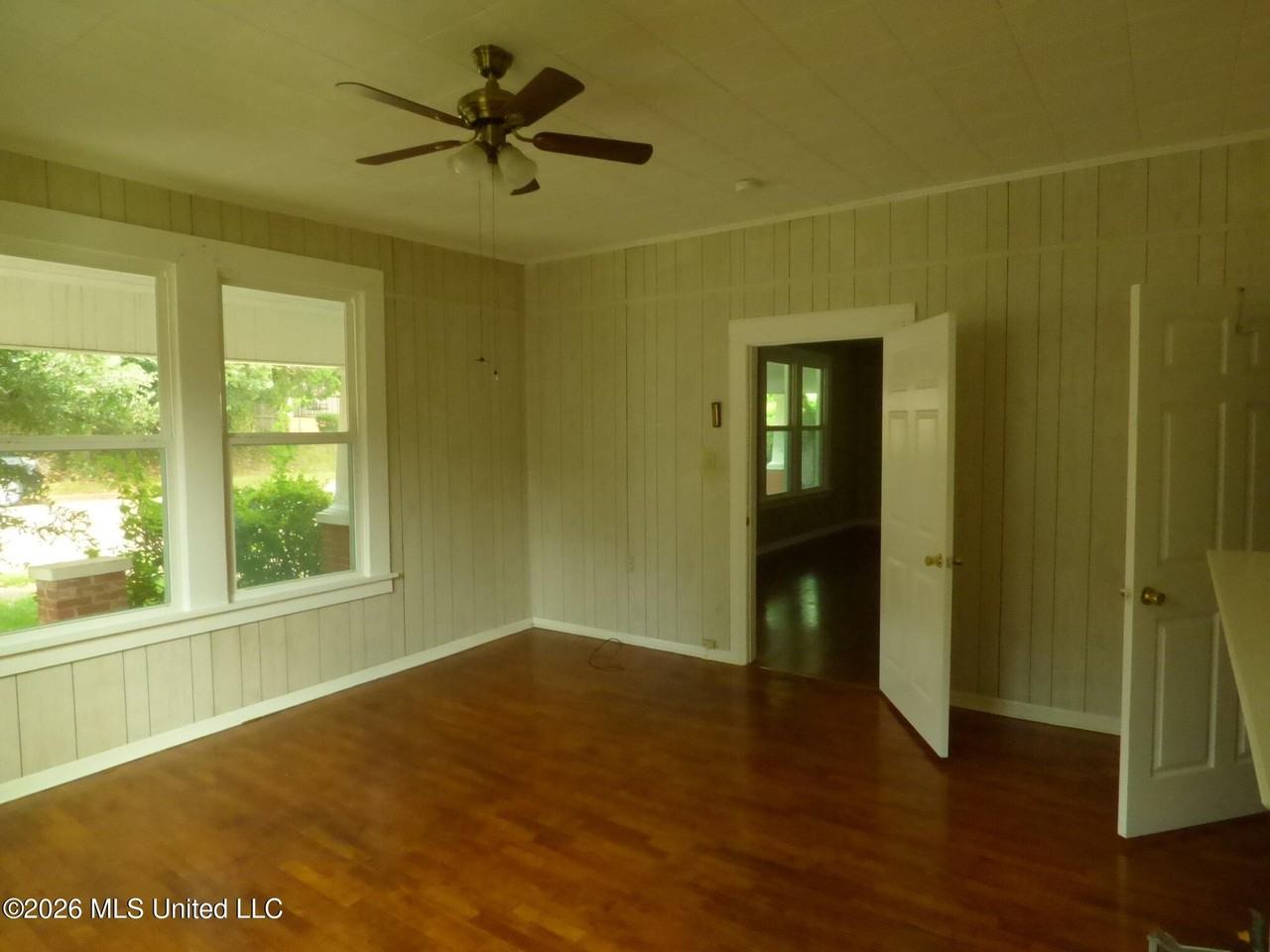 321 Minnesota Ave - Photo 4 of 17