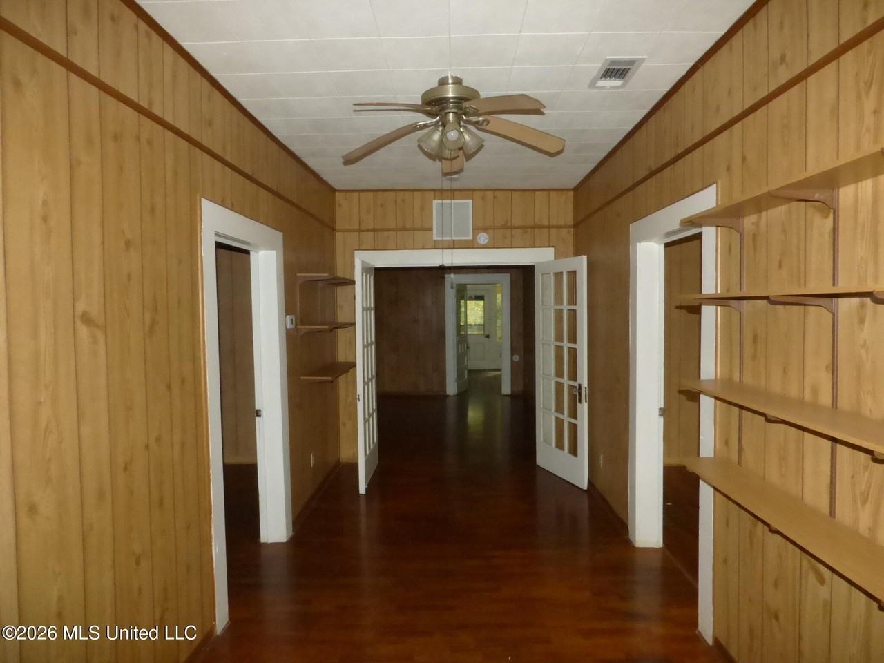 321 Minnesota Ave - Photo 6 of 17