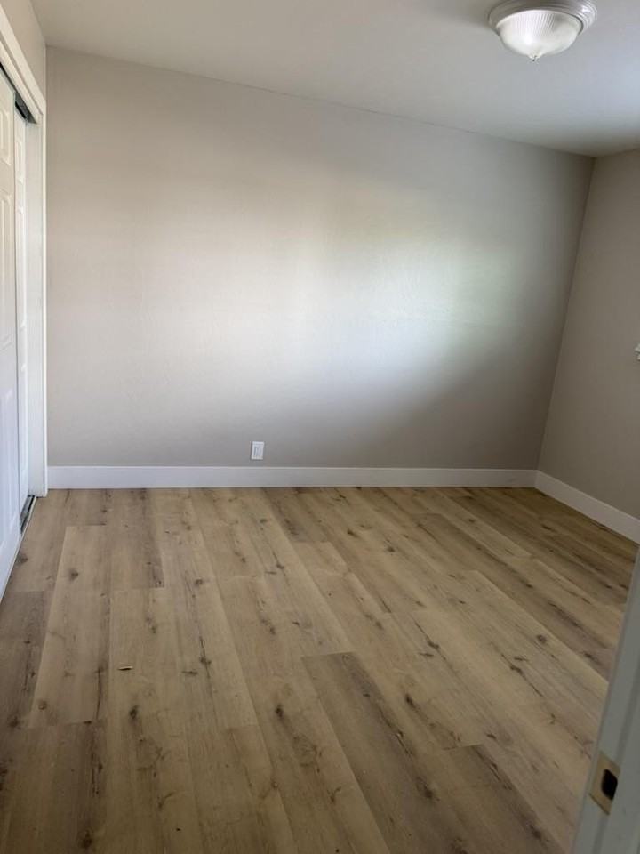 330 S Willard Ave - Photo 7 of 26