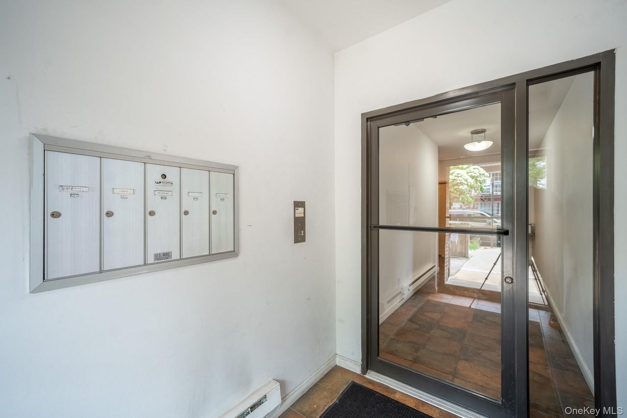 17524 89th Ave #C - Photo 3 of 24