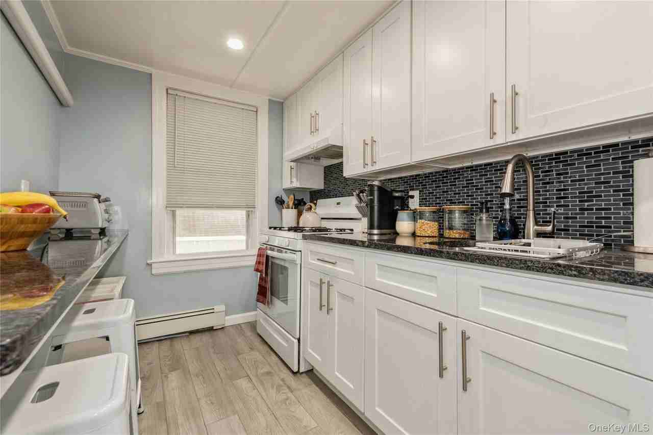 51 Spring St #C - Photo 2 of 10