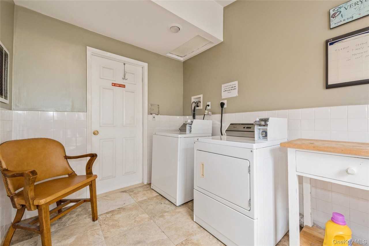 51 Spring St #C - Photo 5 of 10