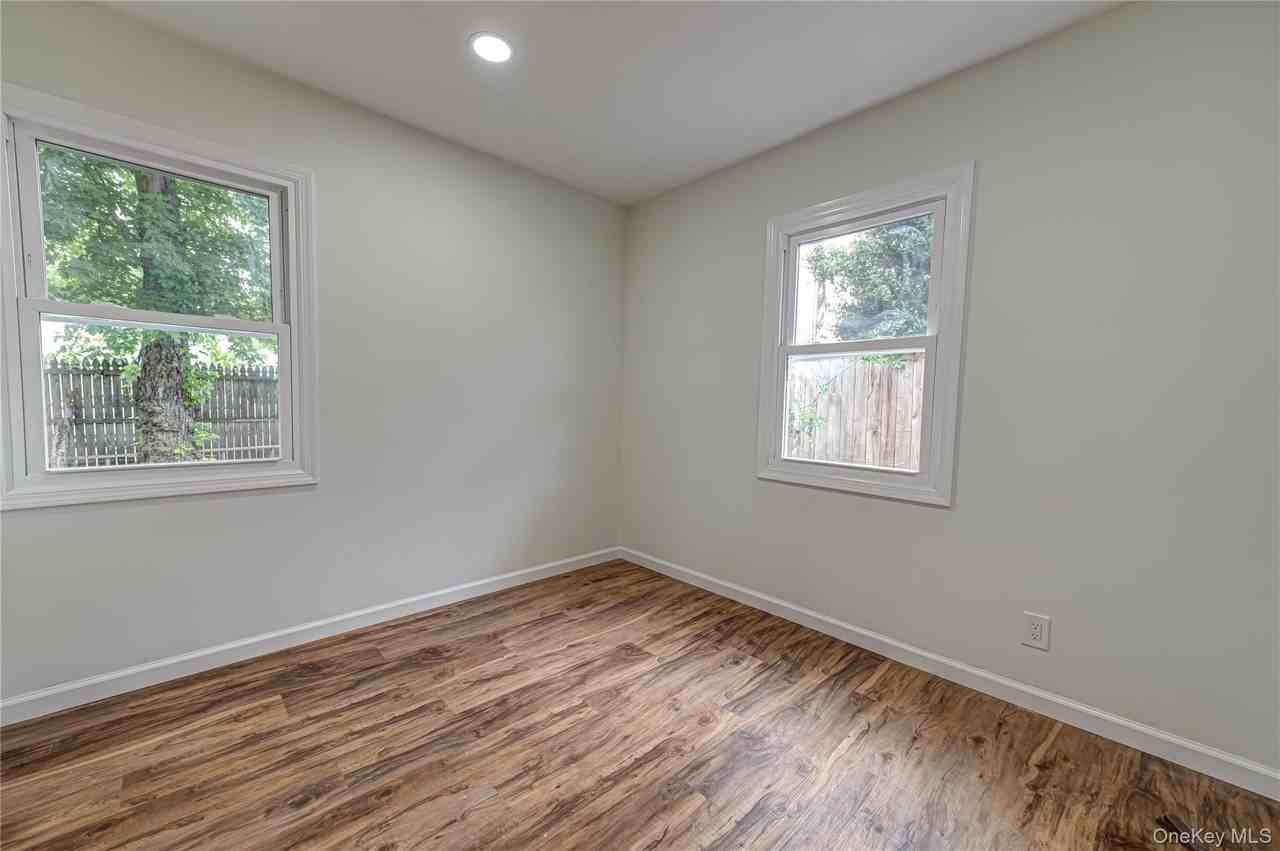 2528 Marshall Ave - Photo 3 of 14