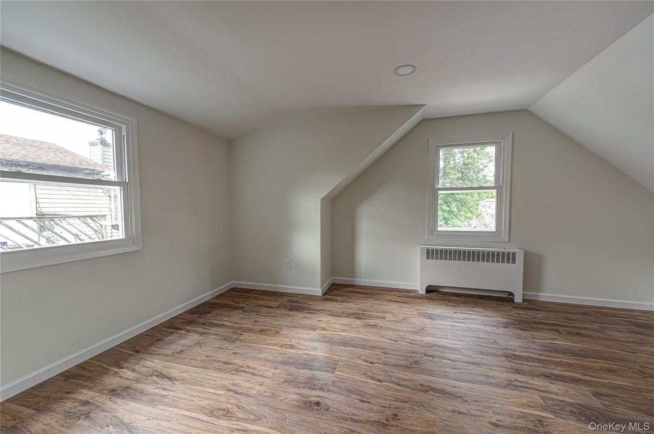 2528 Marshall Ave - Photo 4 of 14