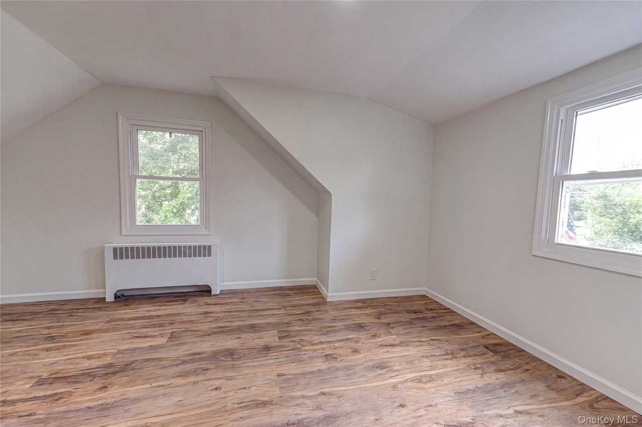 2528 Marshall Ave - Photo 6 of 14