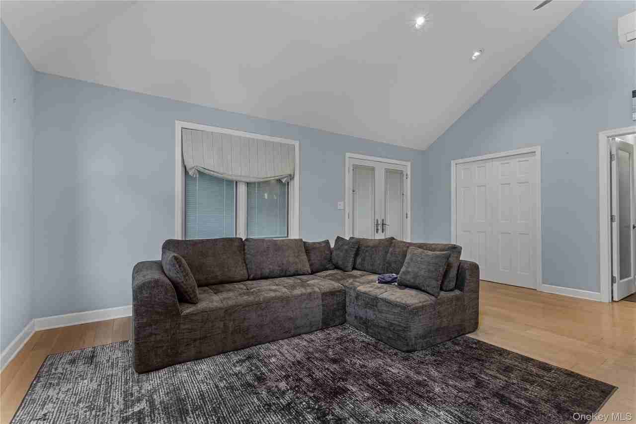 57 Rochester Ave - Photo 4 of 15