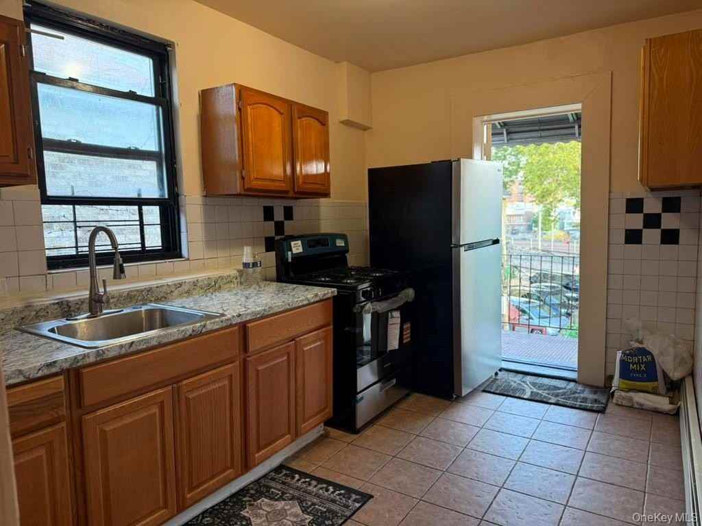 2138 Gleason Ave #01 - Photo 2 of 5