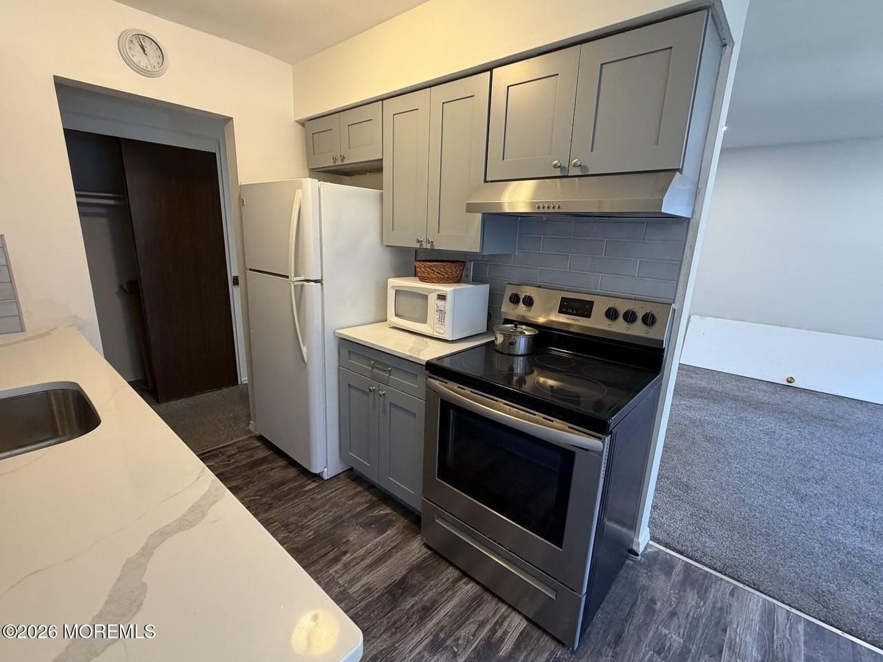 80 Manchester Ct #E - Photo 4 of 19