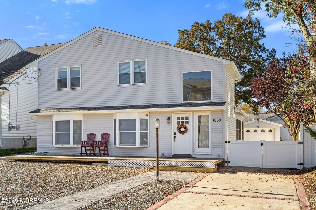 1850 Shore Blvd - Photo 2 of 28