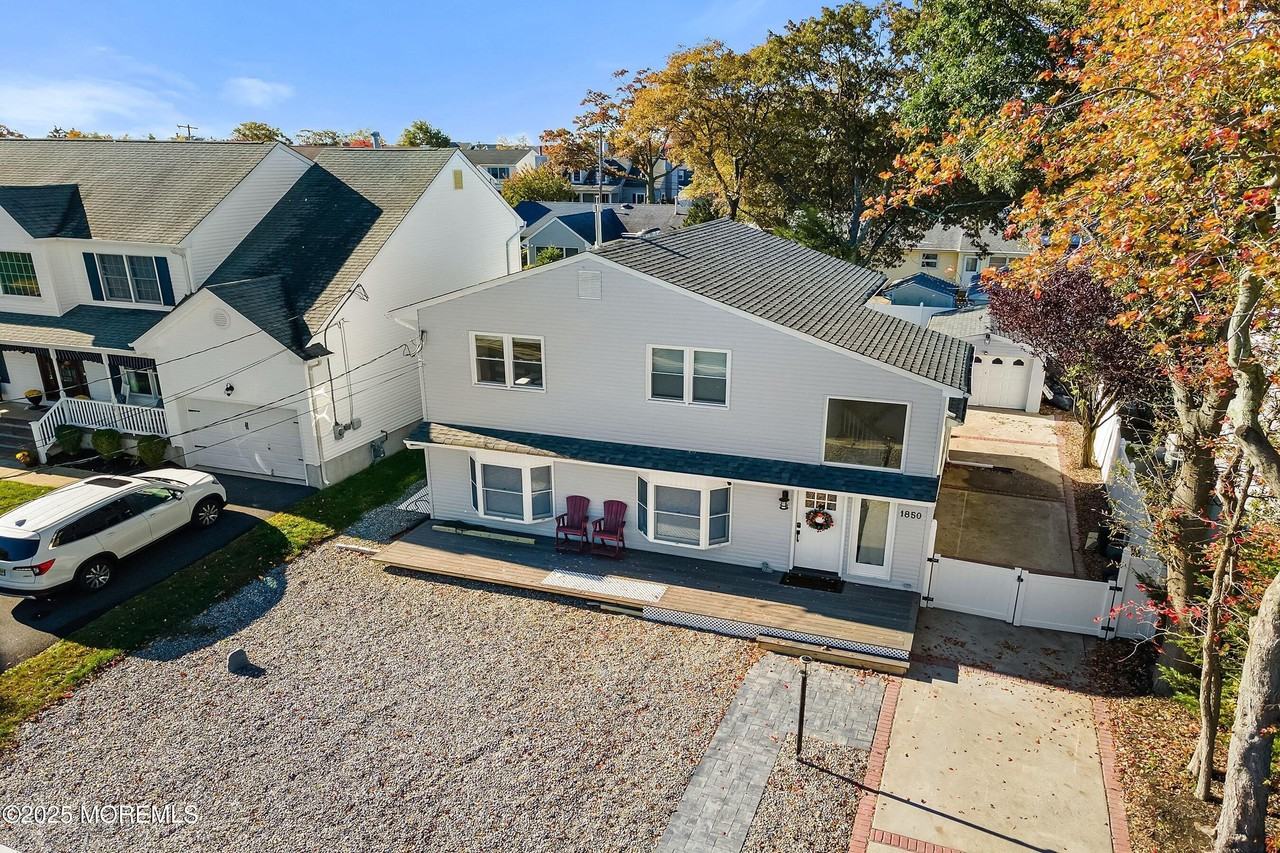 1850 Shore Blvd - Photo 3 of 28