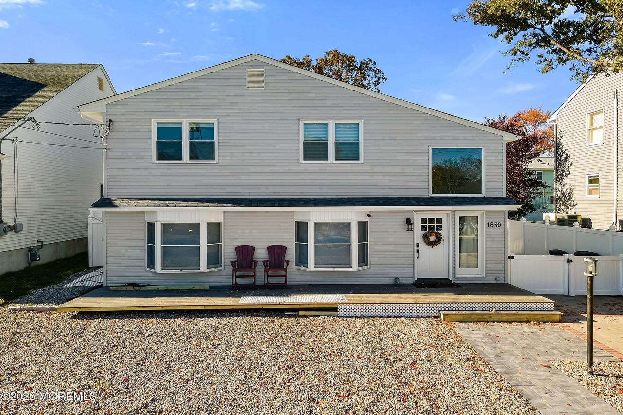 1850 Shore Blvd - Photo 4 of 28