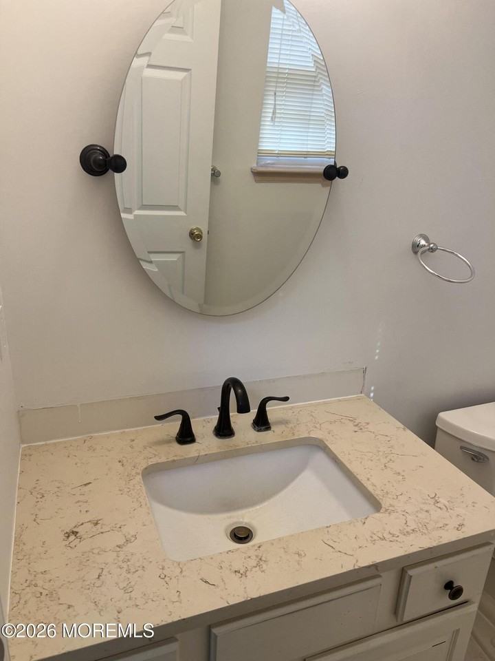 6 Nancy Ct - Photo 4 of 12