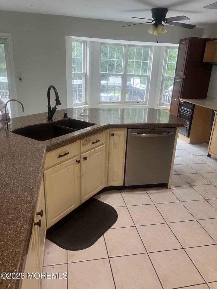 6 Nancy Ct - Photo 7 of 12