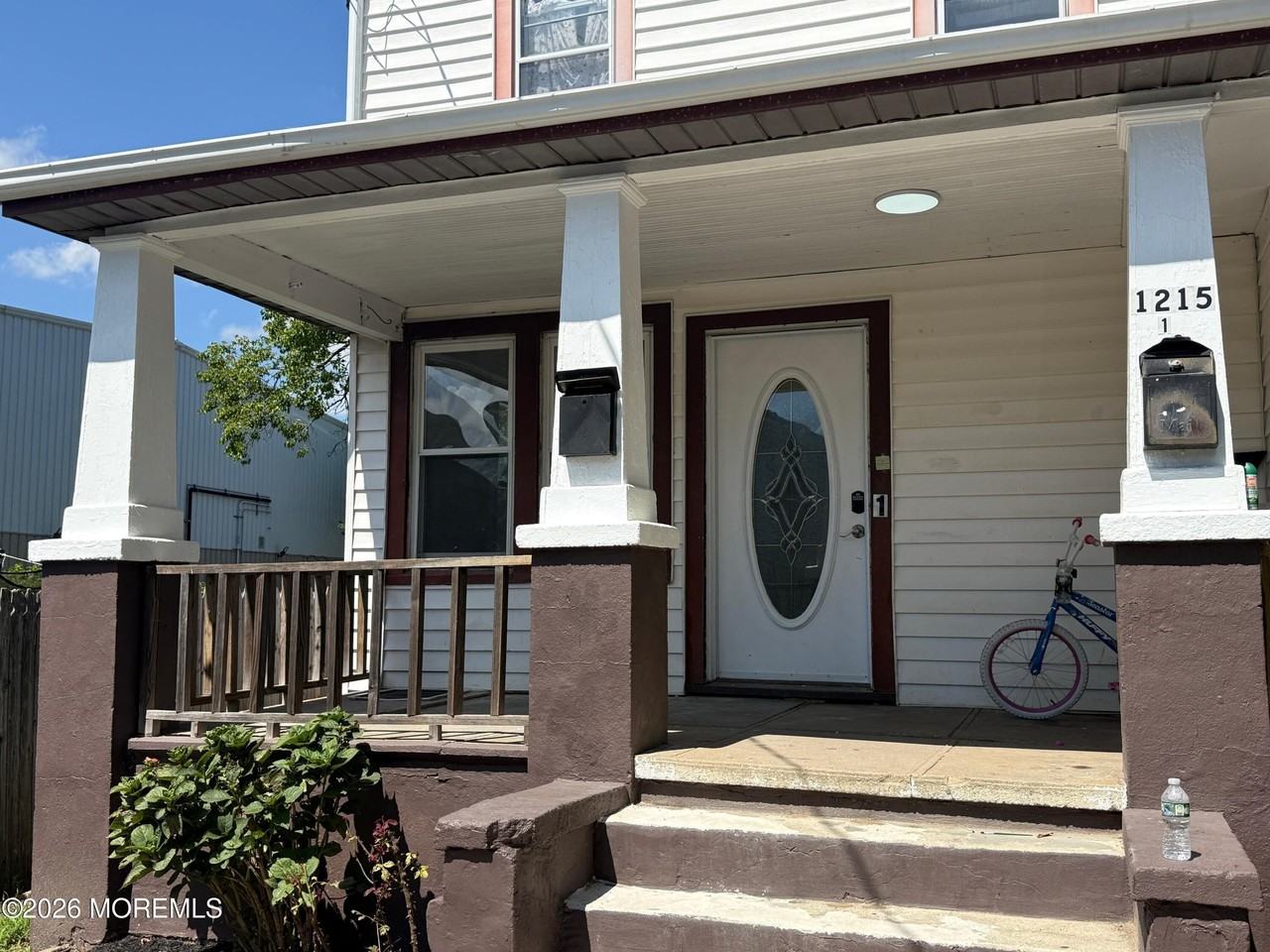 1215 11th Ave - Photo 2 of 15
