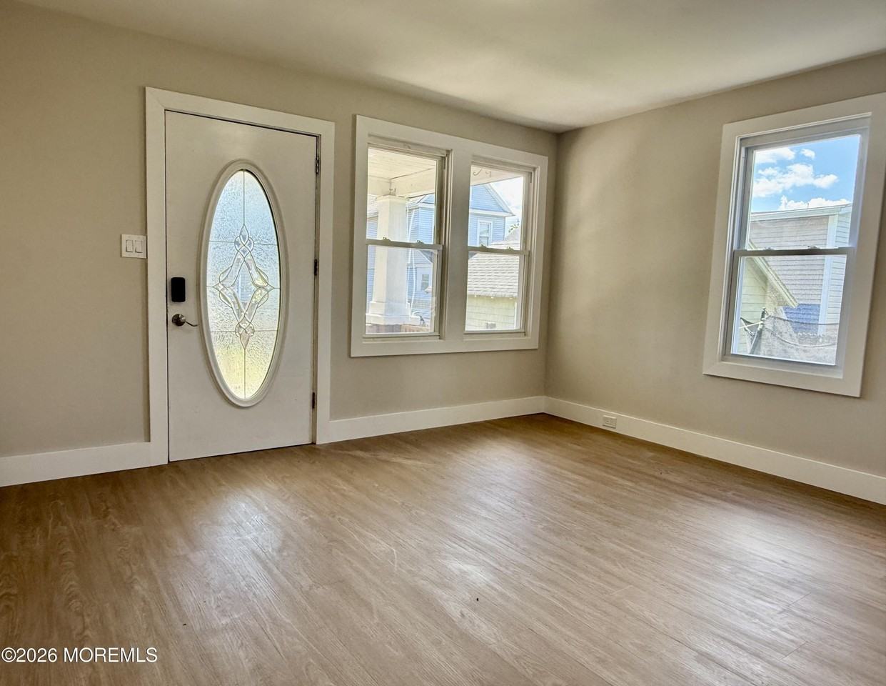 1215 11th Ave - Photo 3 of 15