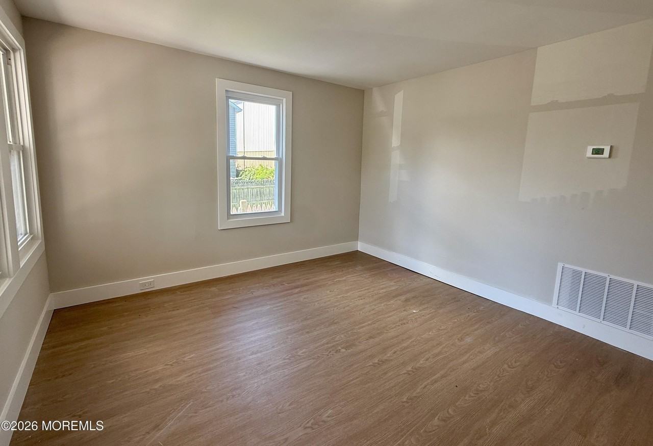 1215 11th Ave - Photo 4 of 15