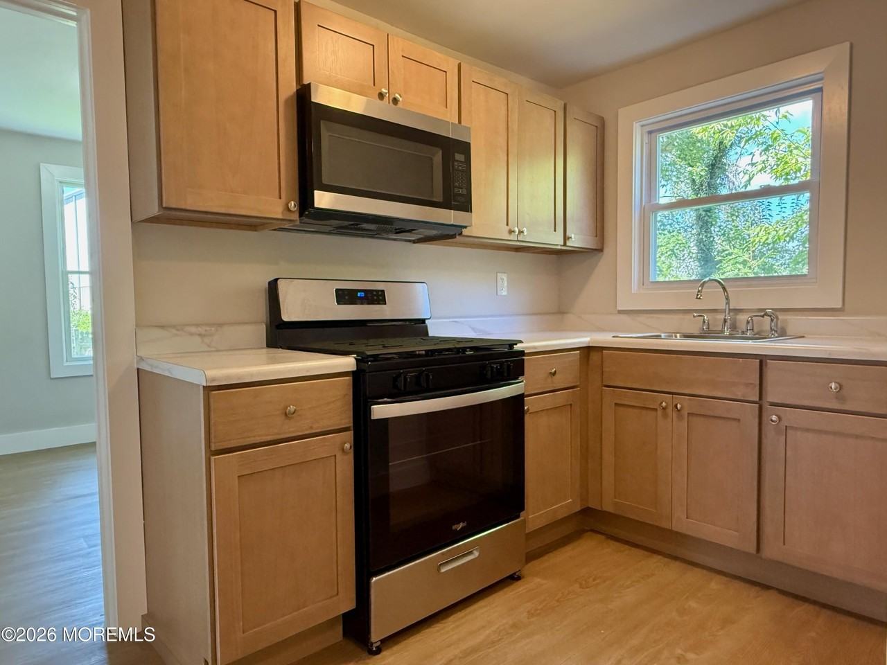 1215 11th Ave - Photo 5 of 15